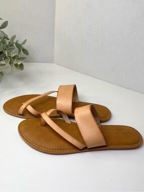 Amazon Essentials Women's One Band Tan Flip Flop Vegan Leather Sandals Size 10
